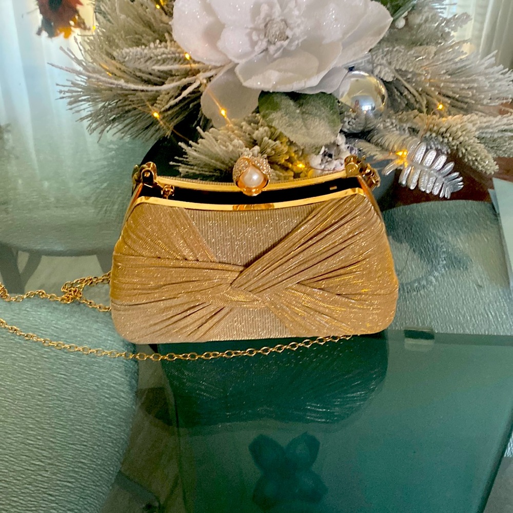 Elegant gold bag